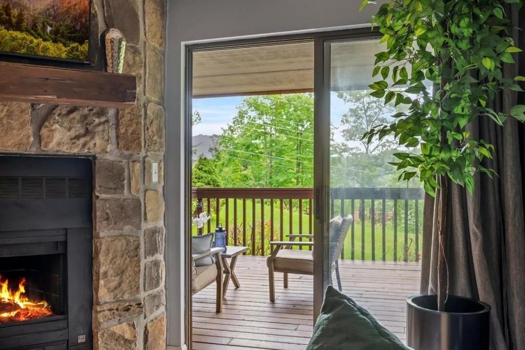 Views & Fireplace - Minutes To Gburg And Ober - Condo Gatlinburg Εξωτερικό φωτογραφία
