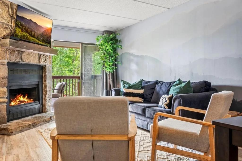 Views & Fireplace - Minutes To Gburg And Ober - Condo Gatlinburg Εξωτερικό φωτογραφία
