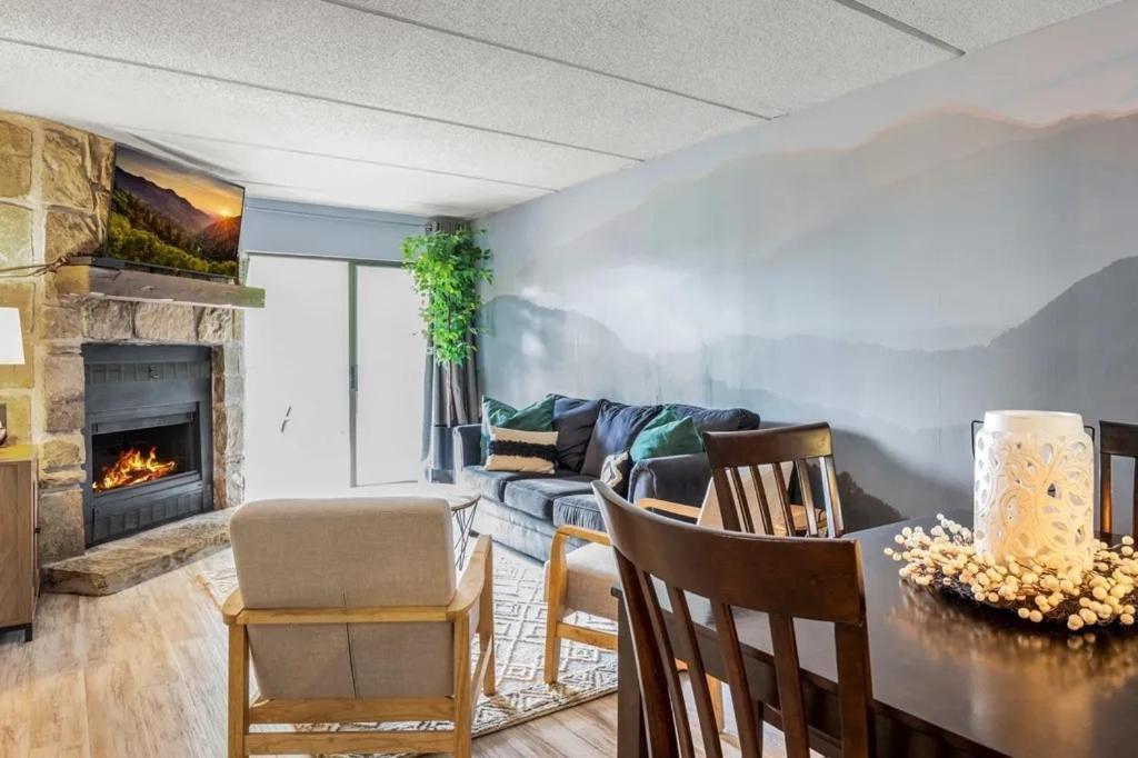 Views & Fireplace - Minutes To Gburg And Ober - Condo Gatlinburg Εξωτερικό φωτογραφία